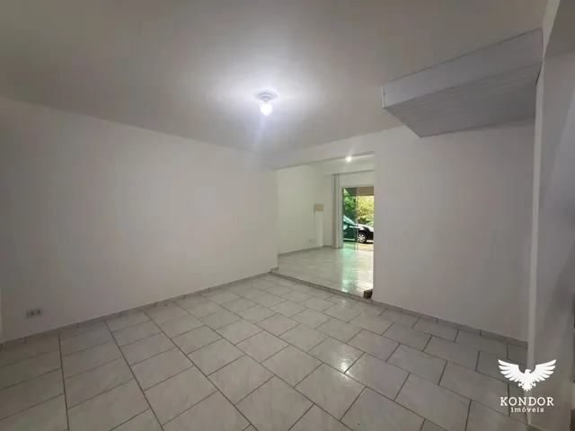 Sobrado 3 quartos e 3 banheiros, para alugar, no bairro Santa Felicidade em Curitiba