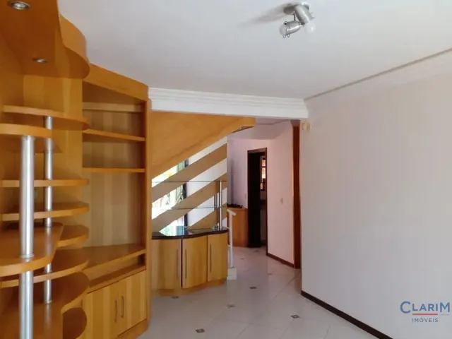 Sobrado 4 quartos e 3 banheiros, à venda, no bairro VILA BANCÁRIA em Campo Largo