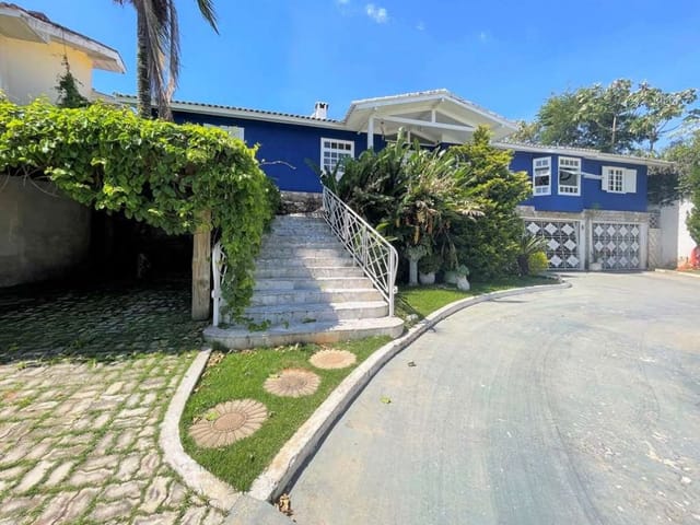 Sobrado com 1265m² 4 quartos e 6 banheiros, à venda, no bairro Parque Dom Henrique em Cotia