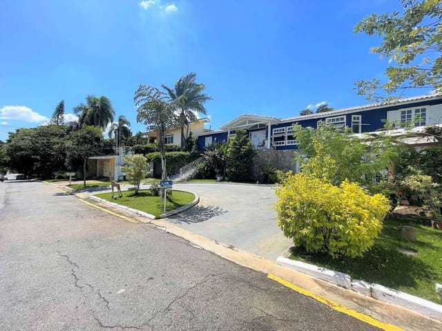 Sobrado com 1265m² 4 quartos e 6 banheiros, à venda, no bairro Parque Dom Henrique em Cotia