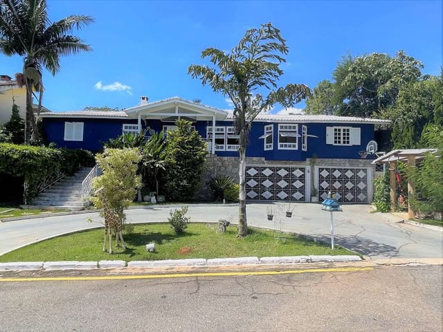 Sobrado com 1265m² 4 quartos e 6 banheiros, à venda, no bairro Parque Dom Henrique em Cotia