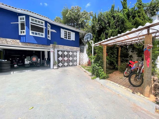 Sobrado com 1265m² 4 quartos e 6 banheiros, à venda, no bairro Parque Dom Henrique em Cotia