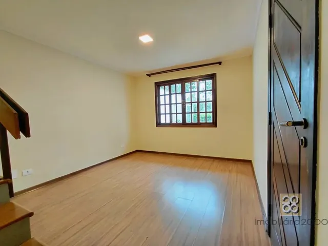 Sobrado 3 quartos e 1 banheiro, para alugar, no bairro Boa Vista em Curitiba