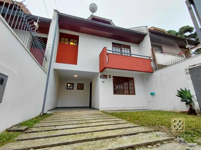 Sobrado 3 quartos e 1 banheiro, para alugar, no bairro Boa Vista em Curitiba