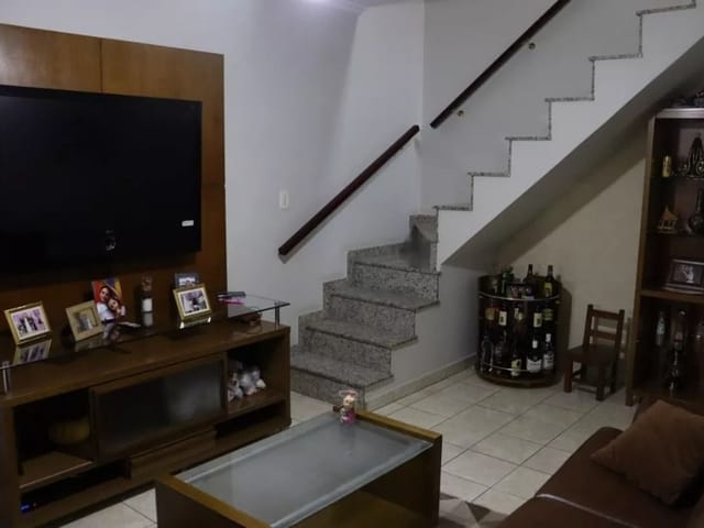 Sobrado com 250m² 5 quartos e 2 banheiros, à venda, no bairro Quitaúna em Osasco