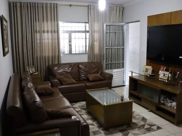 Sobrado com 250m² 5 quartos e 2 banheiros, à venda, no bairro Quitaúna em Osasco