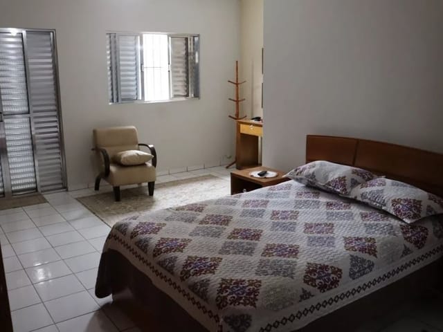 Sobrado com 250m² 5 quartos e 2 banheiros, à venda, no bairro Quitaúna em Osasco