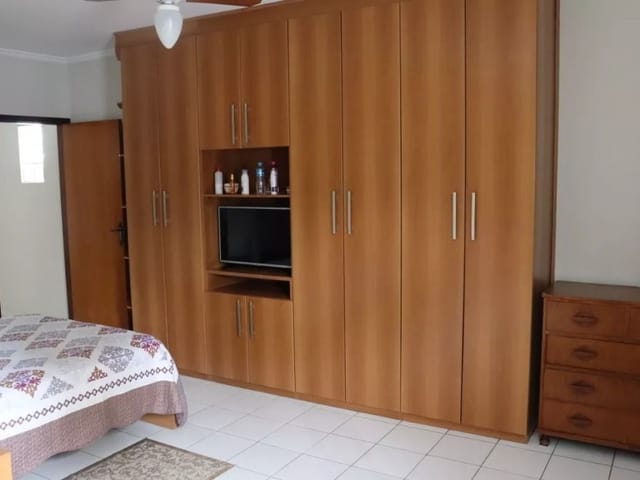 Sobrado com 250m² 5 quartos e 2 banheiros, à venda, no bairro Quitaúna em Osasco