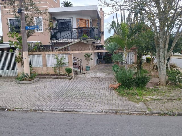 Sobrado 1 quarto e 2 banheiros, à venda, no bairro Boqueirão em Curitiba