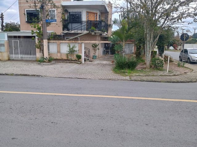 Sobrado 1 quarto e 2 banheiros, à venda, no bairro Boqueirão em Curitiba
