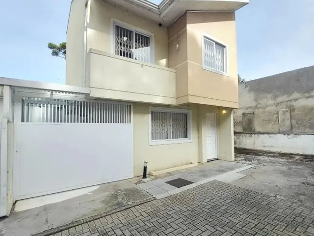 Sobrado com 120m² 3 quartos e 2 banheiros, à venda, no bairro Boqueirão em Curitiba