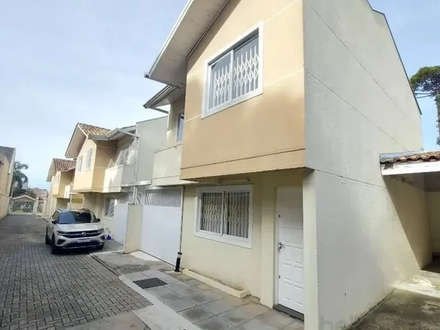 Sobrado com 120m² 3 quartos e 2 banheiros, à venda, no bairro Boqueirão em Curitiba