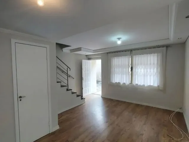 Sobrado com 120m² 3 quartos e 2 banheiros, à venda, no bairro Boqueirão em Curitiba