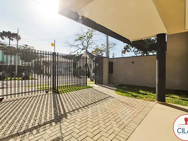 Sobrado 3 quartos e 5 banheiros, à venda, no bairro Mercês em Curitiba