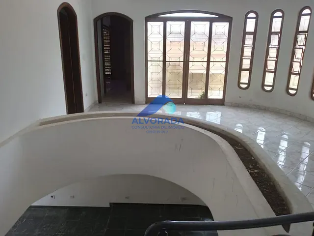 Sobrado com 375m² 4 quartos e 5 banheiros, à venda, no bairro Jardim Pereira do Amparo em Jacareí