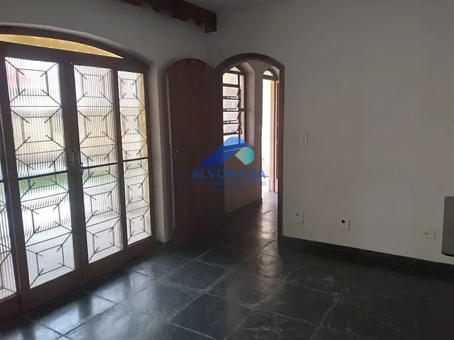 Sobrado com 375m² 4 quartos e 5 banheiros, à venda, no bairro Jardim Pereira do Amparo em Jacareí