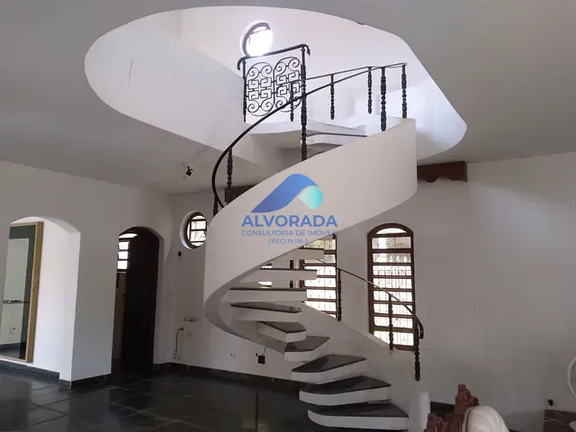 Sobrado com 375m² 4 quartos e 5 banheiros, à venda, no bairro Jardim Pereira do Amparo em Jacareí