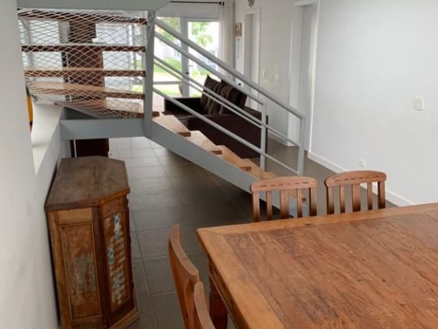 Sobrado com 239m² 3 quartos e 2 banheiros, à venda, no bairro Jardim Pioneira em Cotia