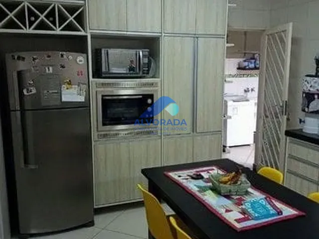 Sobrado com 159m² 3 quartos e 3 banheiros, à venda, no bairro Jardim Rodolfo em São José dos Campos