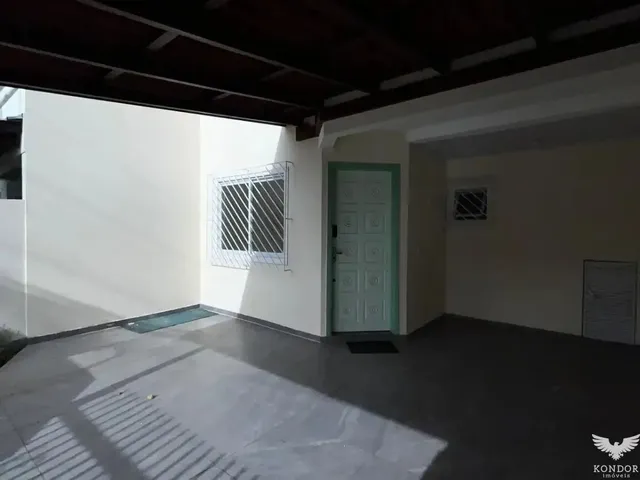 Sobrado com 114m² 3 quartos e 2 banheiros, para alugar, no bairro Santa Felicidade em Curitiba