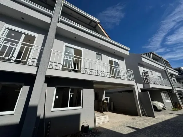 Sobrado com 100m² 3 quartos e 3 banheiros, à venda, no bairro Santa Felicidade em Curitiba