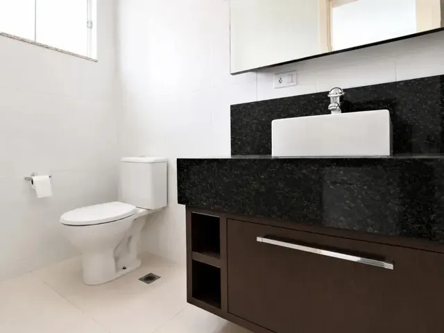 Sobrado 3 quartos e 2 banheiros, à venda, no bairro Orleans em Curitiba