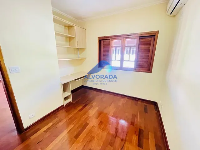 Sobrado com 375m² 4 quartos e 4 banheiros, à venda, no bairro Vila Zezé em Jacareí