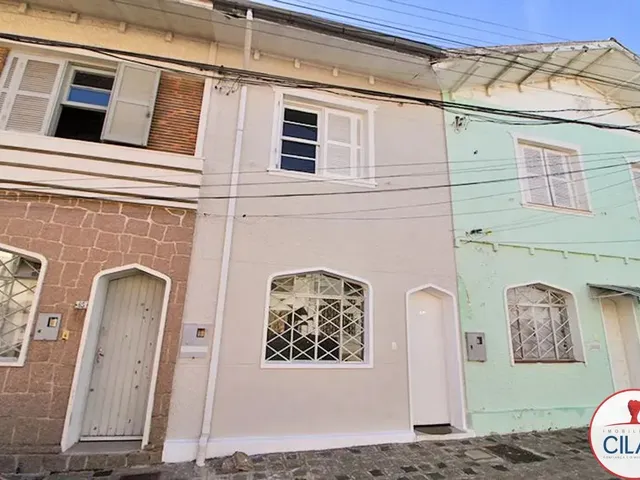 Sobrado 2 quartos e 2 banheiros, para alugar, no bairro Prado Velho em Curitiba