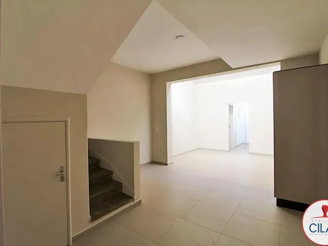 Sobrado 2 quartos e 2 banheiros, para alugar, no bairro Prado Velho em Curitiba