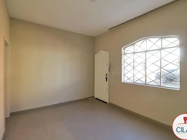 Sobrado 2 quartos e 2 banheiros, para alugar, no bairro Prado Velho em Curitiba