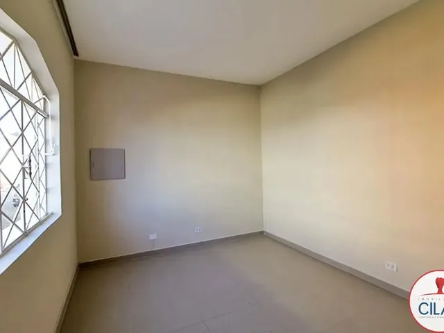Sobrado 2 quartos e 2 banheiros, para alugar, no bairro Prado Velho em Curitiba