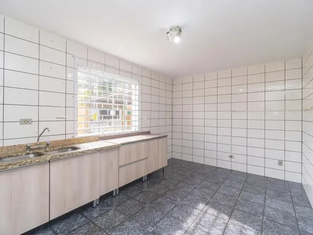 Sobrado 3 quartos e 1 banheiro, para alugar, no bairro Portão em Curitiba