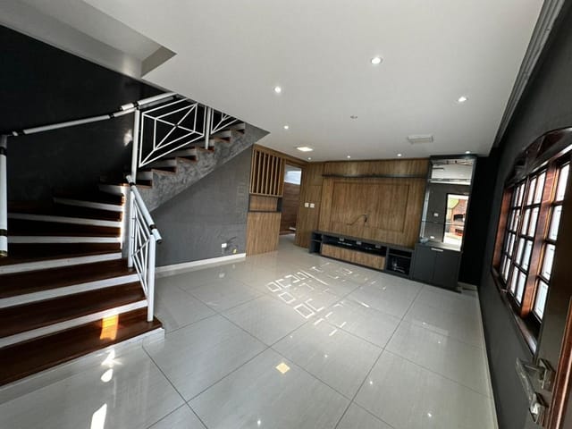 Sobrado com 240m² 4 quartos e 4 banheiros, à venda, no bairro Pestana em Osasco