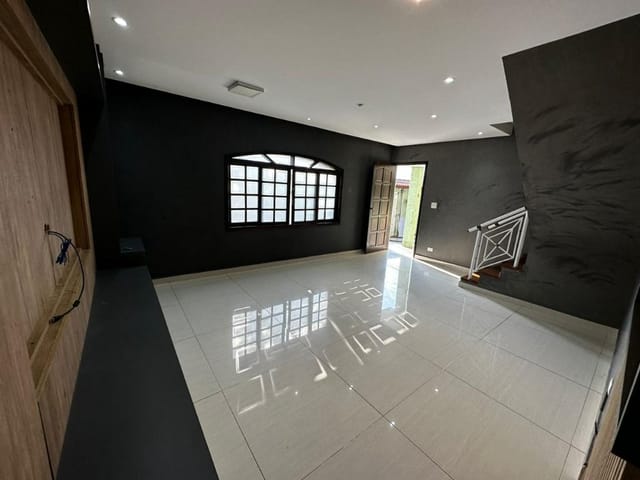 Sobrado com 240m² 4 quartos e 4 banheiros, à venda, no bairro Pestana em Osasco