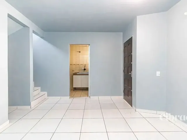 Sobrado 3 quartos e 1 banheiro, para alugar, no bairro Abranches em Curitiba