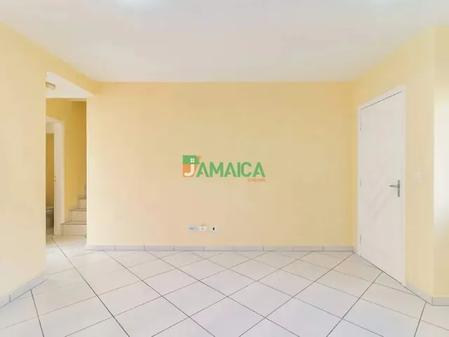 Sobrado 3 quartos e 2 banheiros, para alugar, no bairro Uberaba em Curitiba