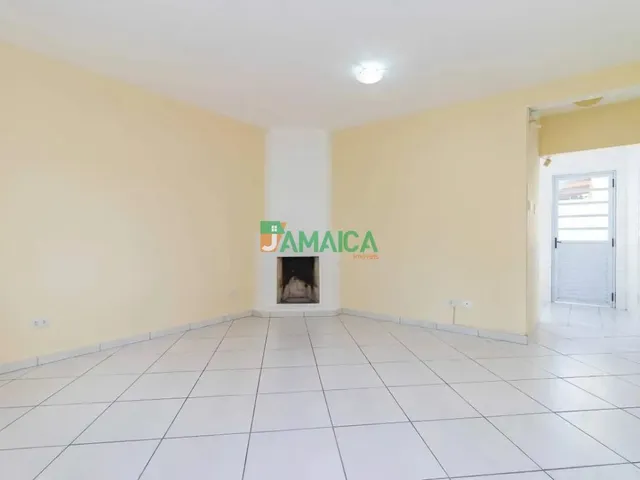 Sobrado 3 quartos e 2 banheiros, para alugar, no bairro Uberaba em Curitiba