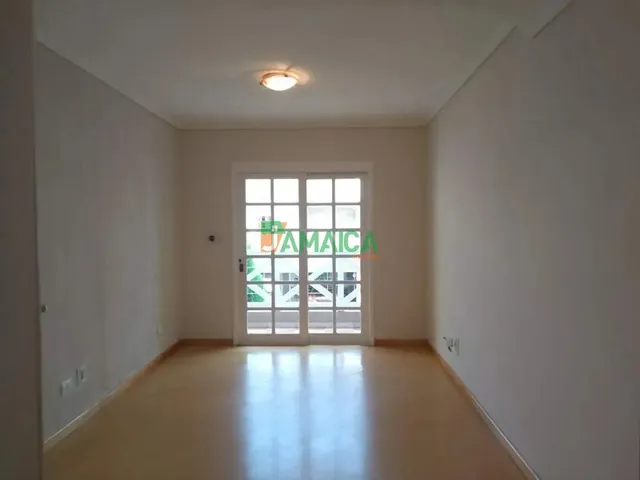 Sobrado 3 quartos e 2 banheiros, para alugar, no bairro Jardim das Américas em Curitiba
