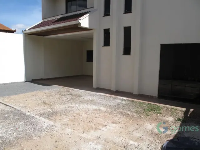 Sobrado com 220m² 3 quartos e 6 banheiros, para alugar, no bairro Novo Mundo em Curitiba