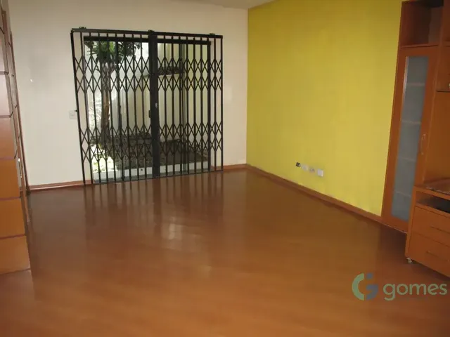 Sobrado com 220m² 3 quartos e 6 banheiros, para alugar, no bairro Novo Mundo em Curitiba