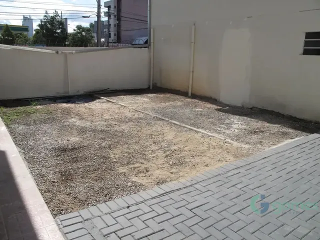 Sobrado com 220m² 3 quartos e 6 banheiros, para alugar, no bairro Novo Mundo em Curitiba