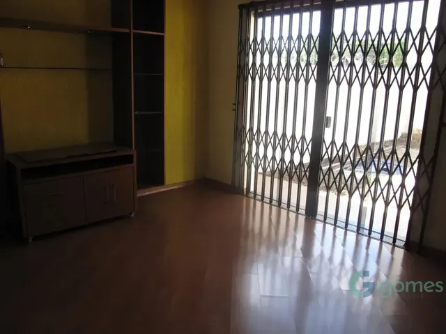 Sobrado com 220m² 3 quartos e 6 banheiros, para alugar, no bairro Novo Mundo em Curitiba