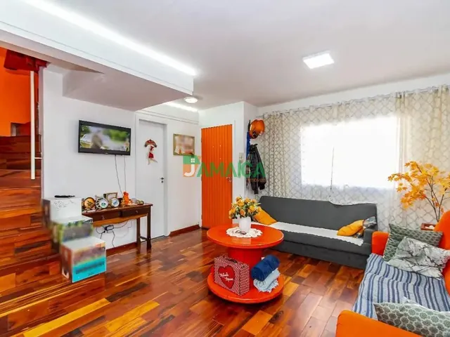 Sobrado 3 quartos e 2 banheiros, à venda, no bairro Cajuru em Curitiba