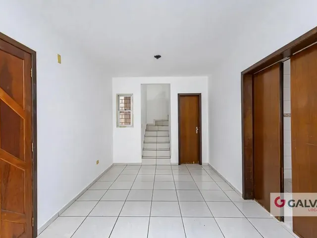 Sobrado 3 quartos e 1 banheiro, para alugar, no bairro Capão Raso em Curitiba