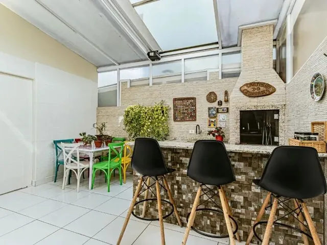 Sobrado com 121m² 3 quartos e 2 banheiros, à venda, no bairro Santa Felicidade em Curitiba