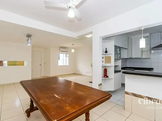 Sobrado 3 quartos e 2 banheiros, para alugar, no bairro Boa Vista em Curitiba