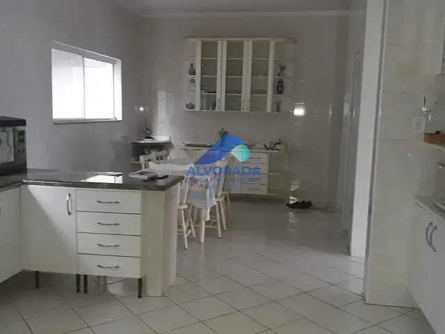 Sobrado com 659m² 4 quartos e 5 banheiros, à venda ou para alugar, no bairro Urbanova em São José dos Campos