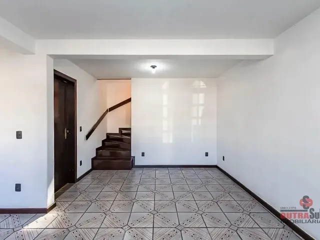 Casa com 360m² 4 quartos e 1 banheiro, para alugar, no bairro Capão Raso em Curitiba