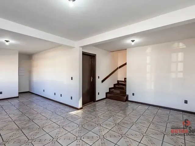 Casa com 360m² 4 quartos e 1 banheiro, para alugar, no bairro Capão Raso em Curitiba
