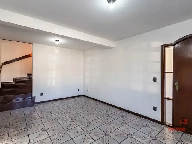 Casa com 360m² 4 quartos e 1 banheiro, para alugar, no bairro Capão Raso em Curitiba
